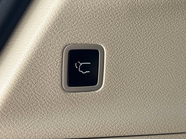 Used 2024 Chrysler Pacifica Limited FWD image 42