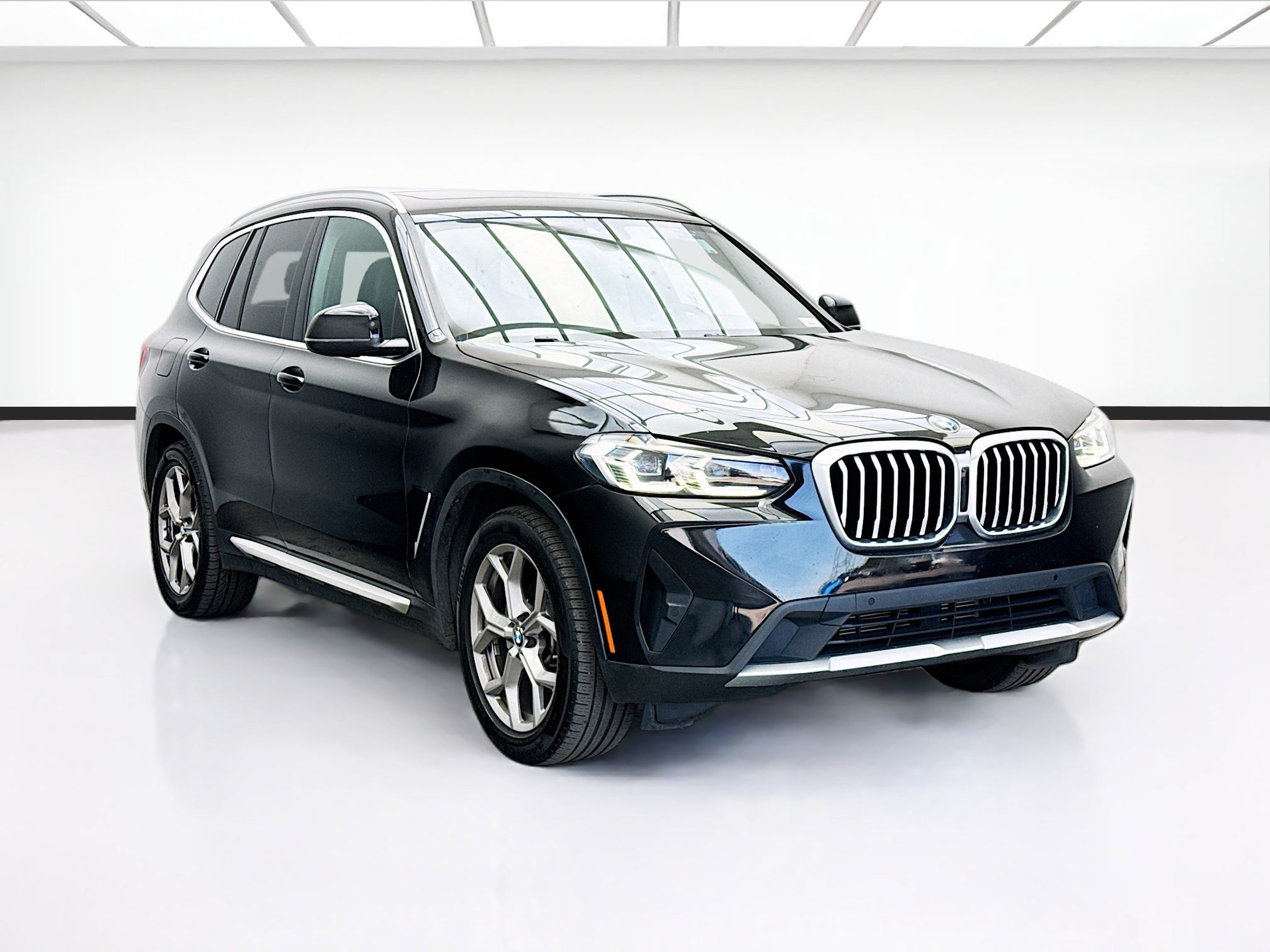 Used 2022 BMW X3 sDrive30i w/ Convenience Package RWD image 3