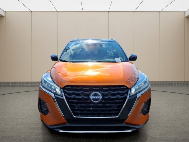 Used 2023 Nissan Kicks SR w/ SR Premium Package FWD image 4