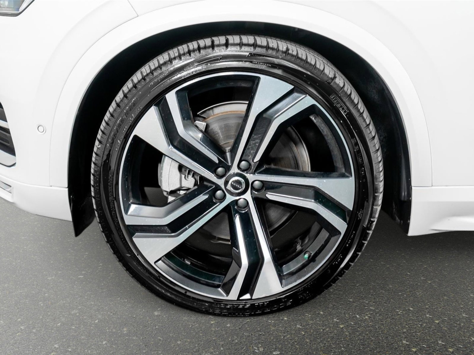 Used 2025 Volvo XC90 B6 Ultra w/ Protection Package Premier image 19