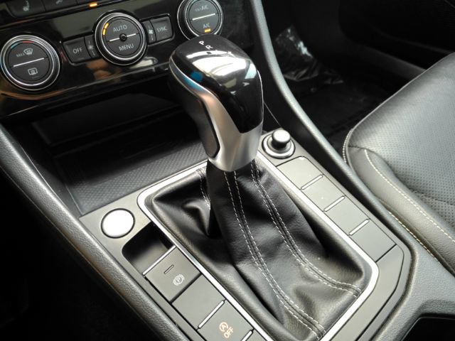 Used 2022 Volkswagen Jetta SEL FWD image 46