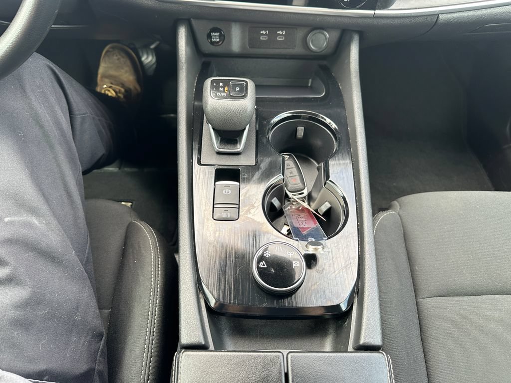 Used 2024 Nissan Rogue S AWD/4WD image 18
