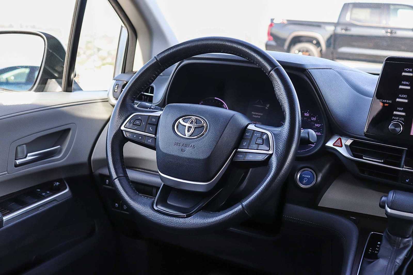 Used 2022 Toyota Sienna XLE image 22