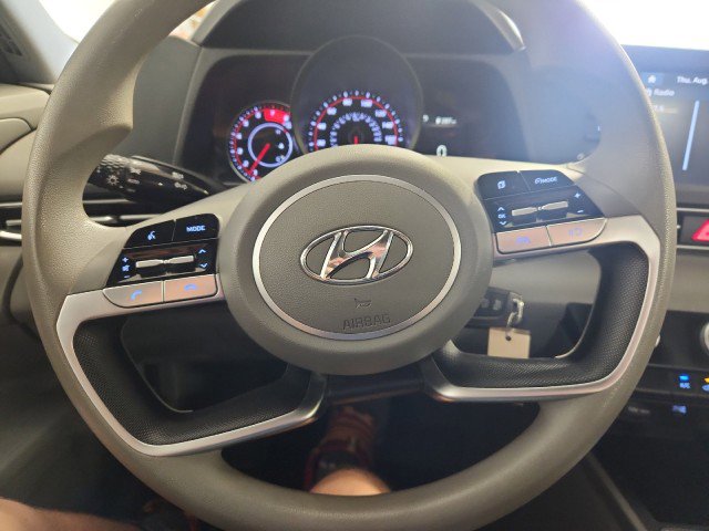 Used 2022 Hyundai Elantra SE image 20