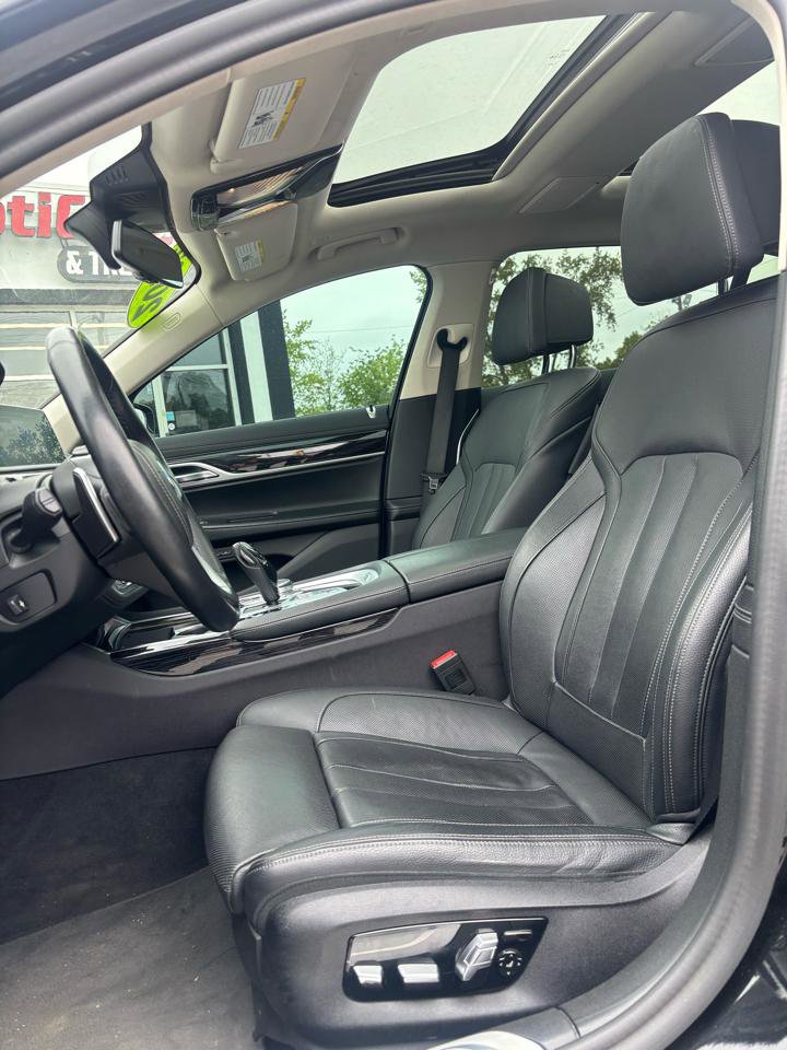 Used 2022 BMW 740i RWD image 11