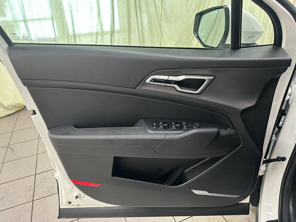Used 2024 Kia Sportage LX image 32