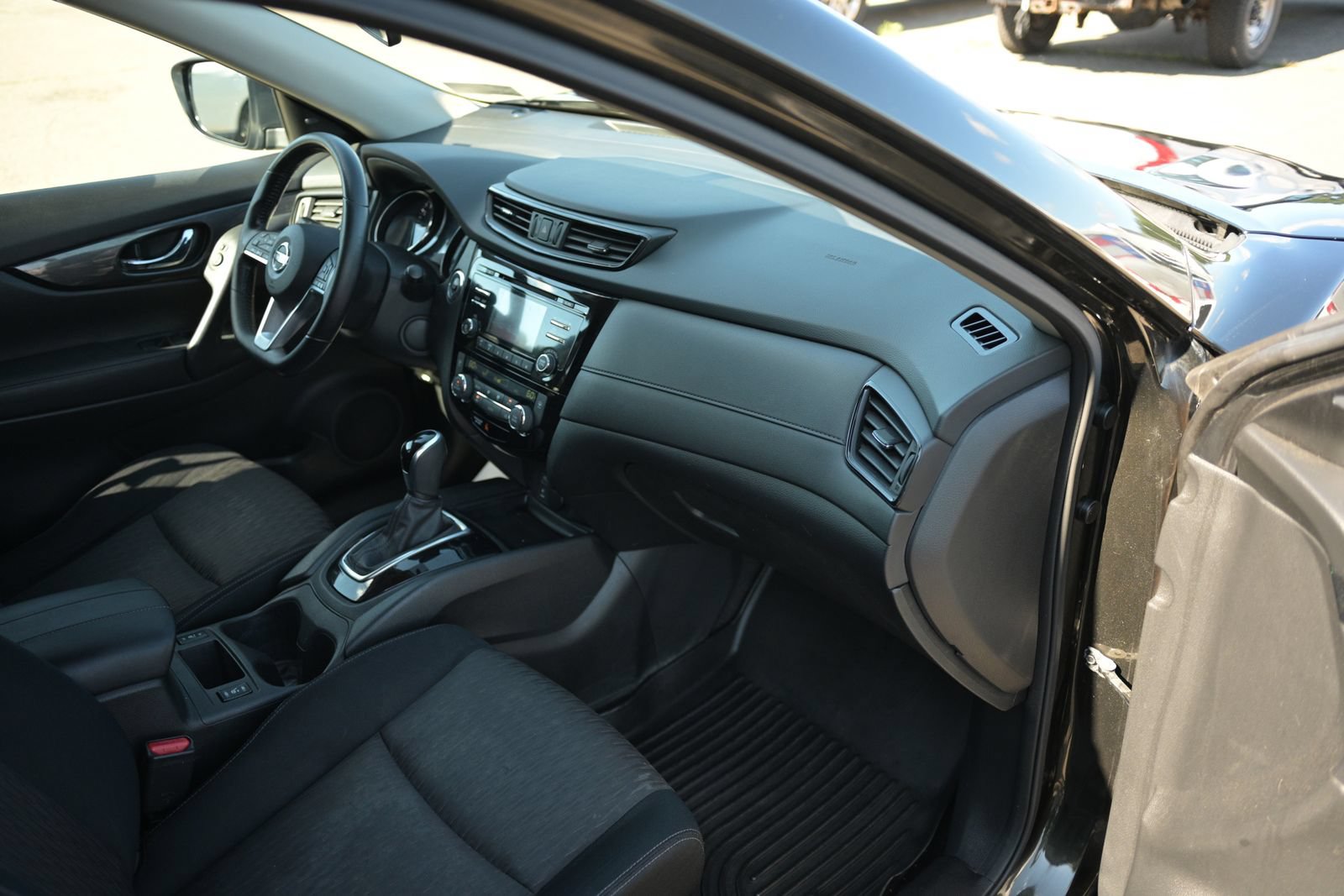 Used 2017 Nissan Rogue SV AWD/4WD image 46