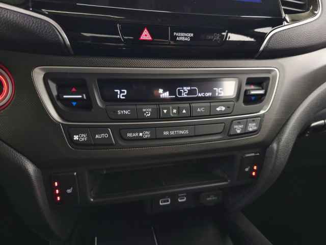 Used 2025 Honda Passport TrailSport image 31