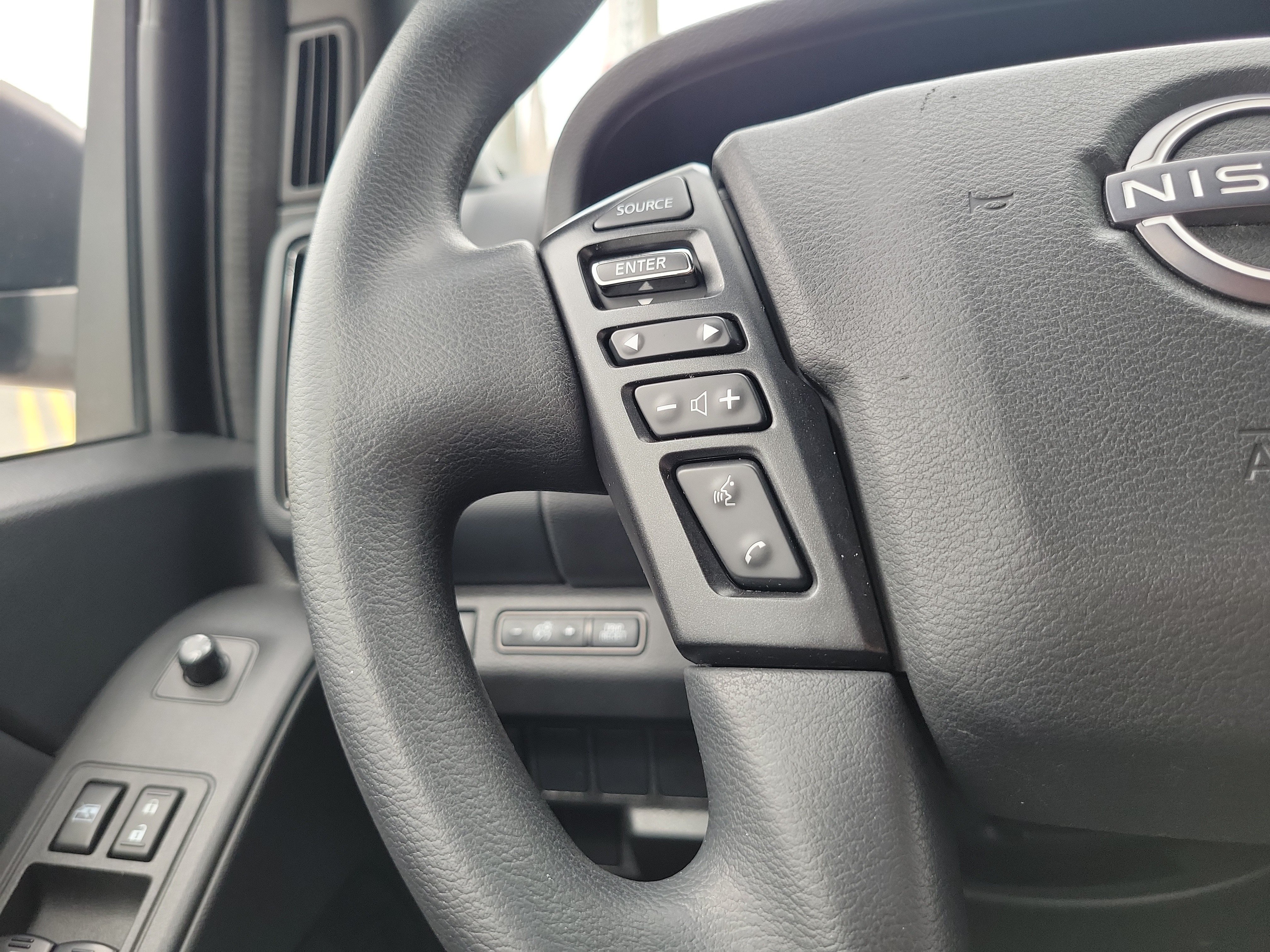 Used 2023 Nissan Frontier SV w/ Midnight Edition Package RWD image 18