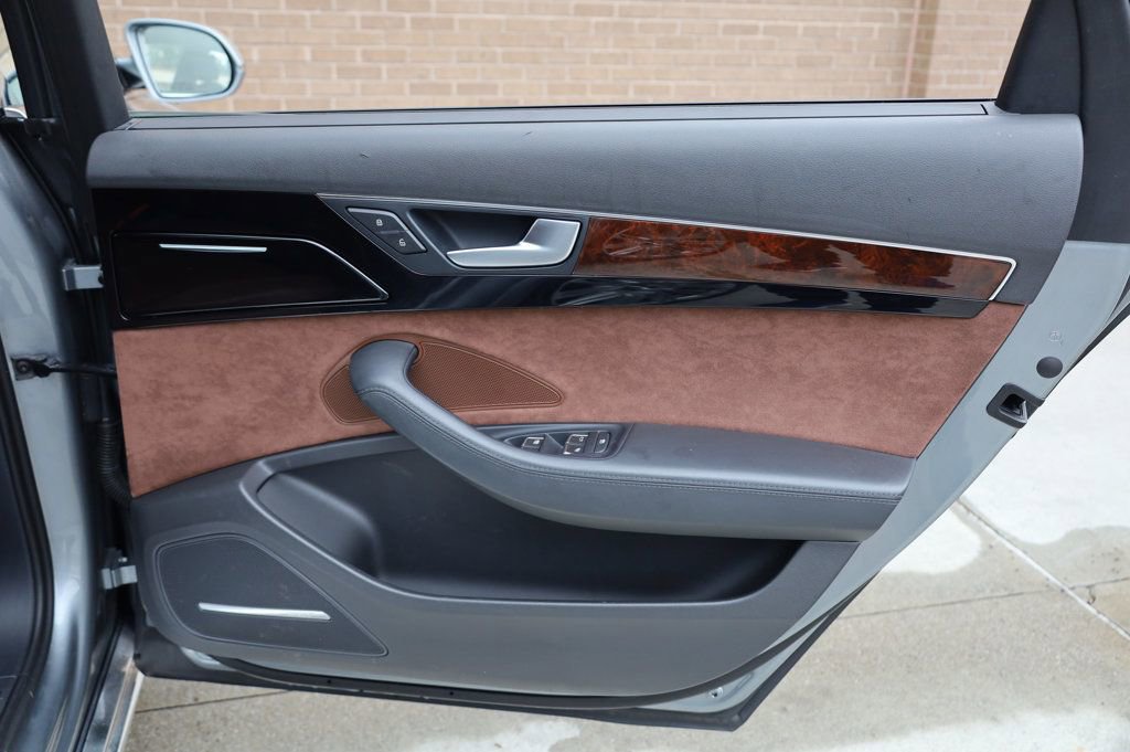 Used 2013 Audi A8 L 3.0T image 21
