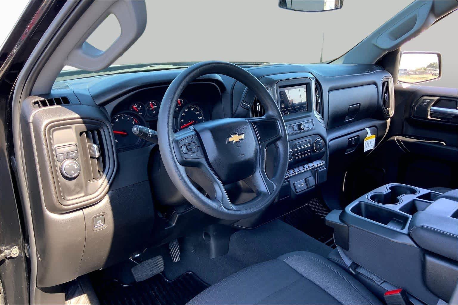 Used 2025 Chevrolet Silverado 1500 Custom RWD image 17