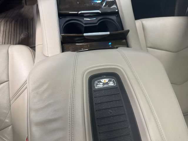 Used 2018 Cadillac Escalade Luxury AWD/4WD image 16