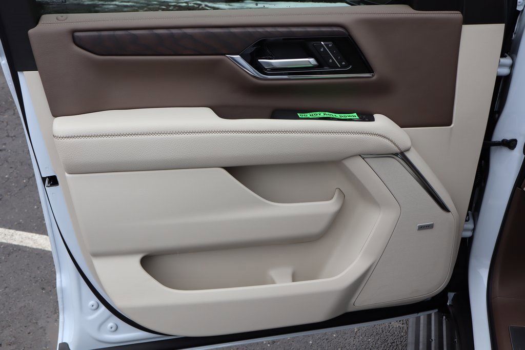 New 2026 GMC Yukon XL Denali w/ Denali Reserve Package image 10