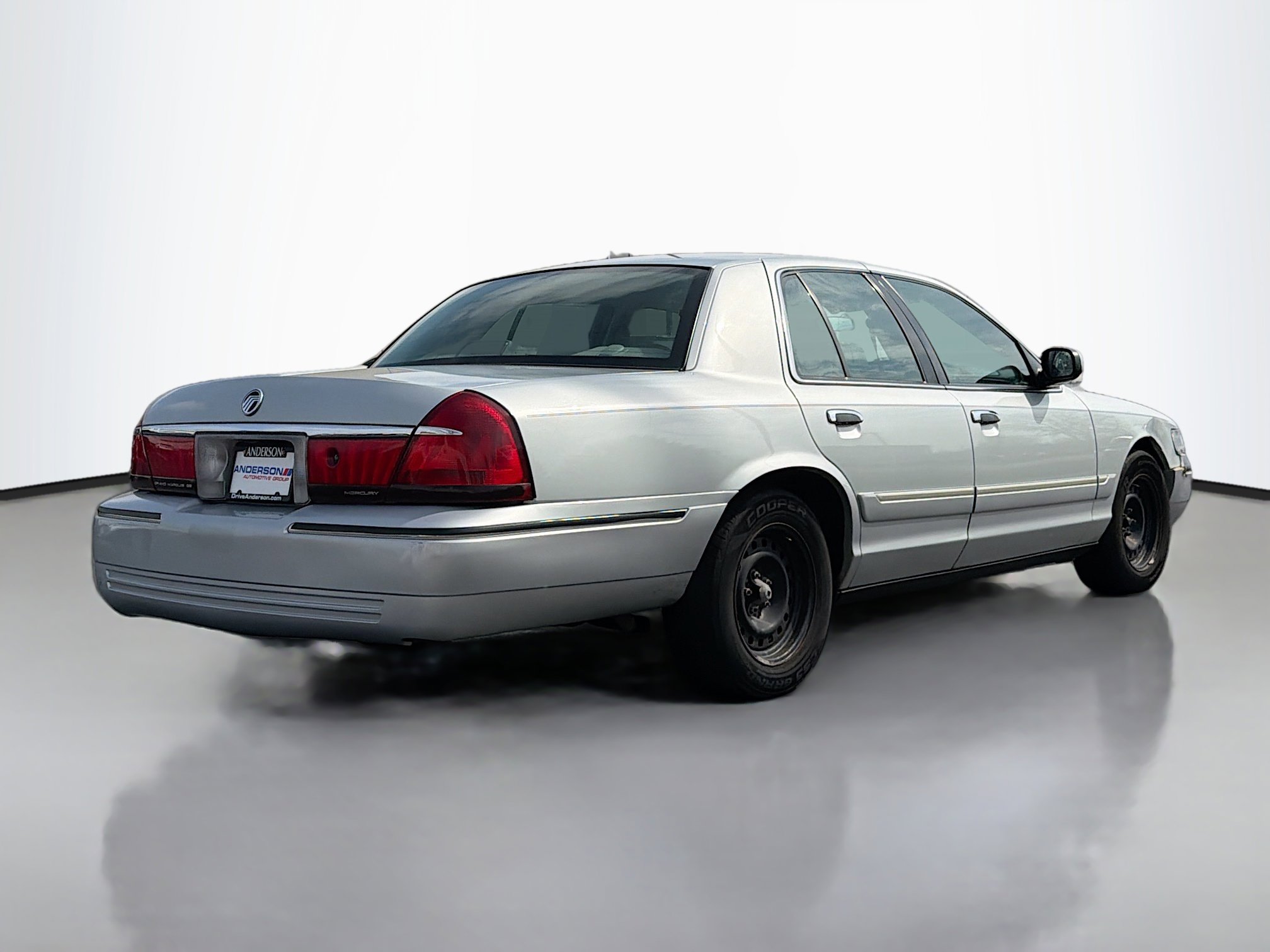 Used 2002 Mercury Grand Marquis GS image 2