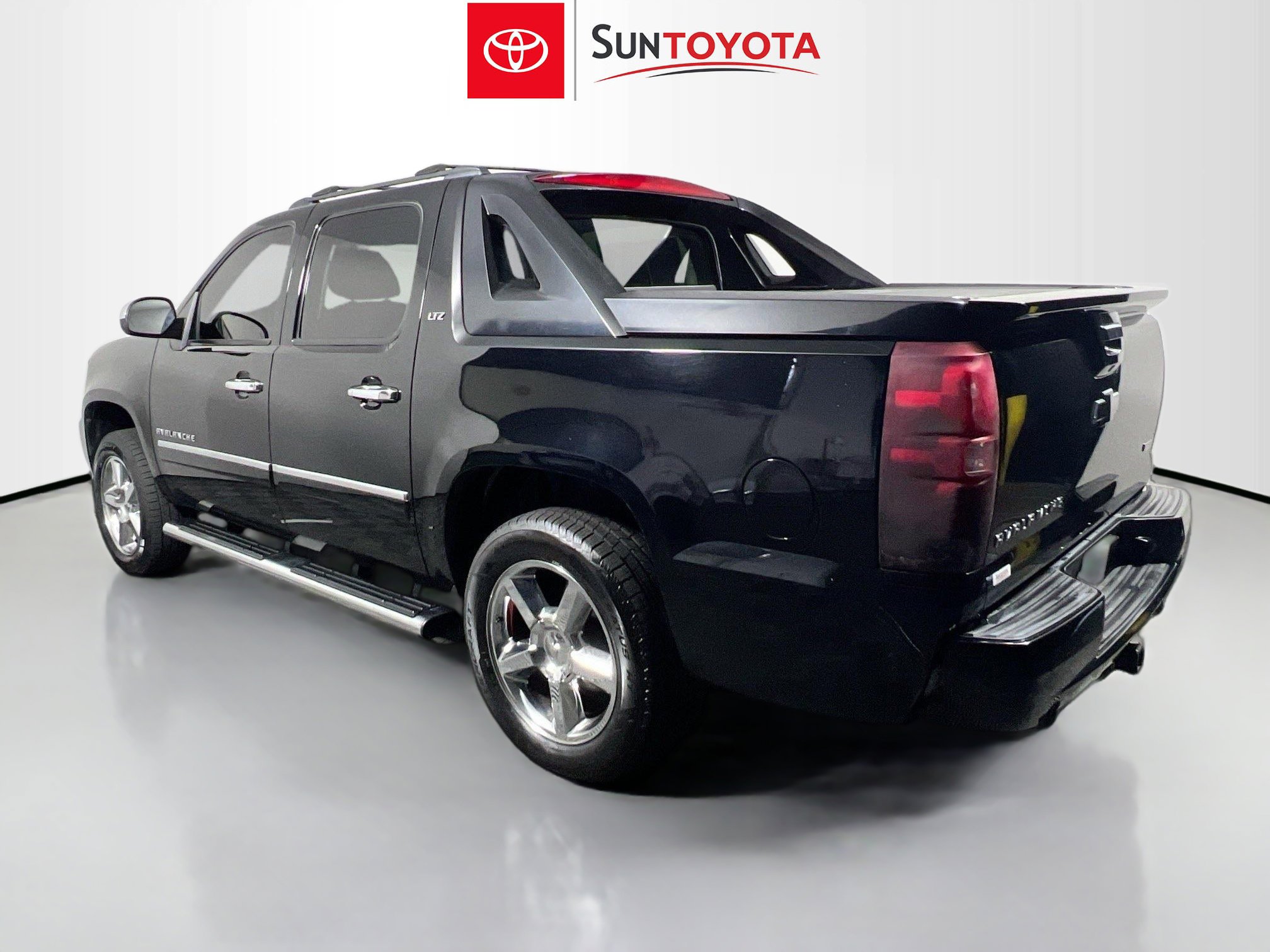 Used 2012 Chevrolet Avalanche LTZ image 6
