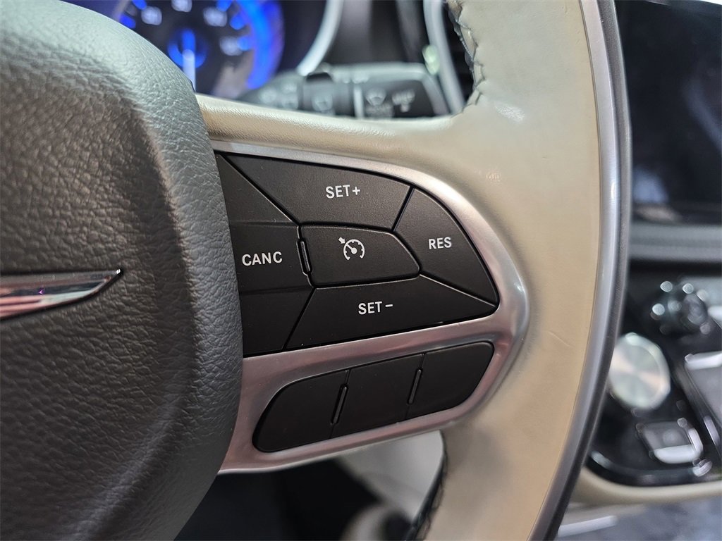 Used 2020 Chrysler Pacifica Limited image 17