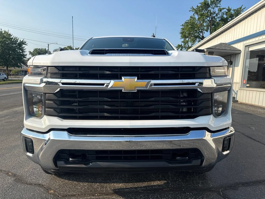 Used 2025 Chevrolet Silverado 2500 LT AWD/4WD image 2