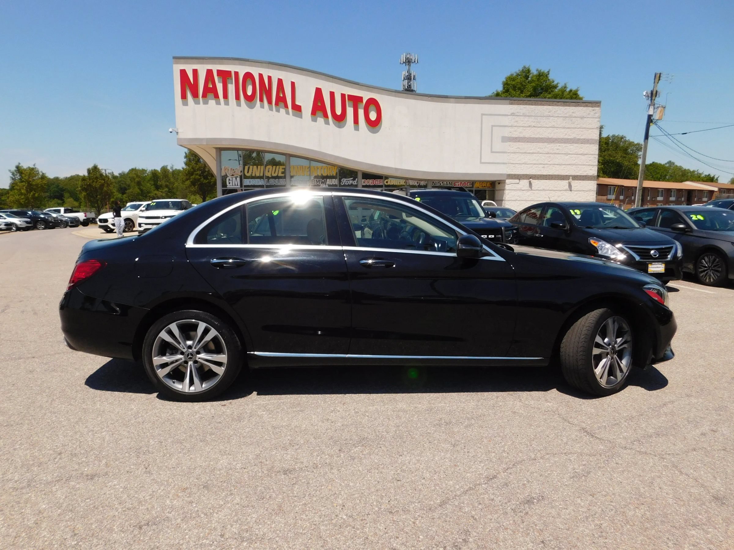 Used 2020 Mercedes-Benz C 300 4MATIC Sedan image 4