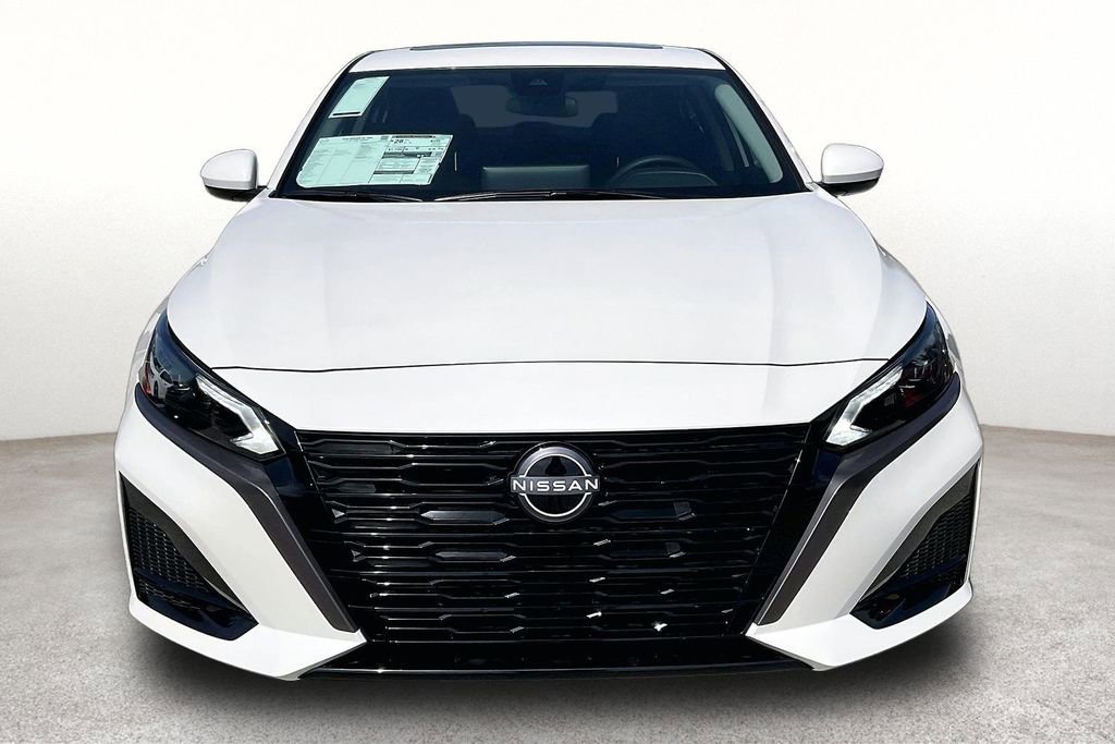New 2026 Nissan Altima 2.5 SV w/ SV Special Edition Package AWD/4WD image 3