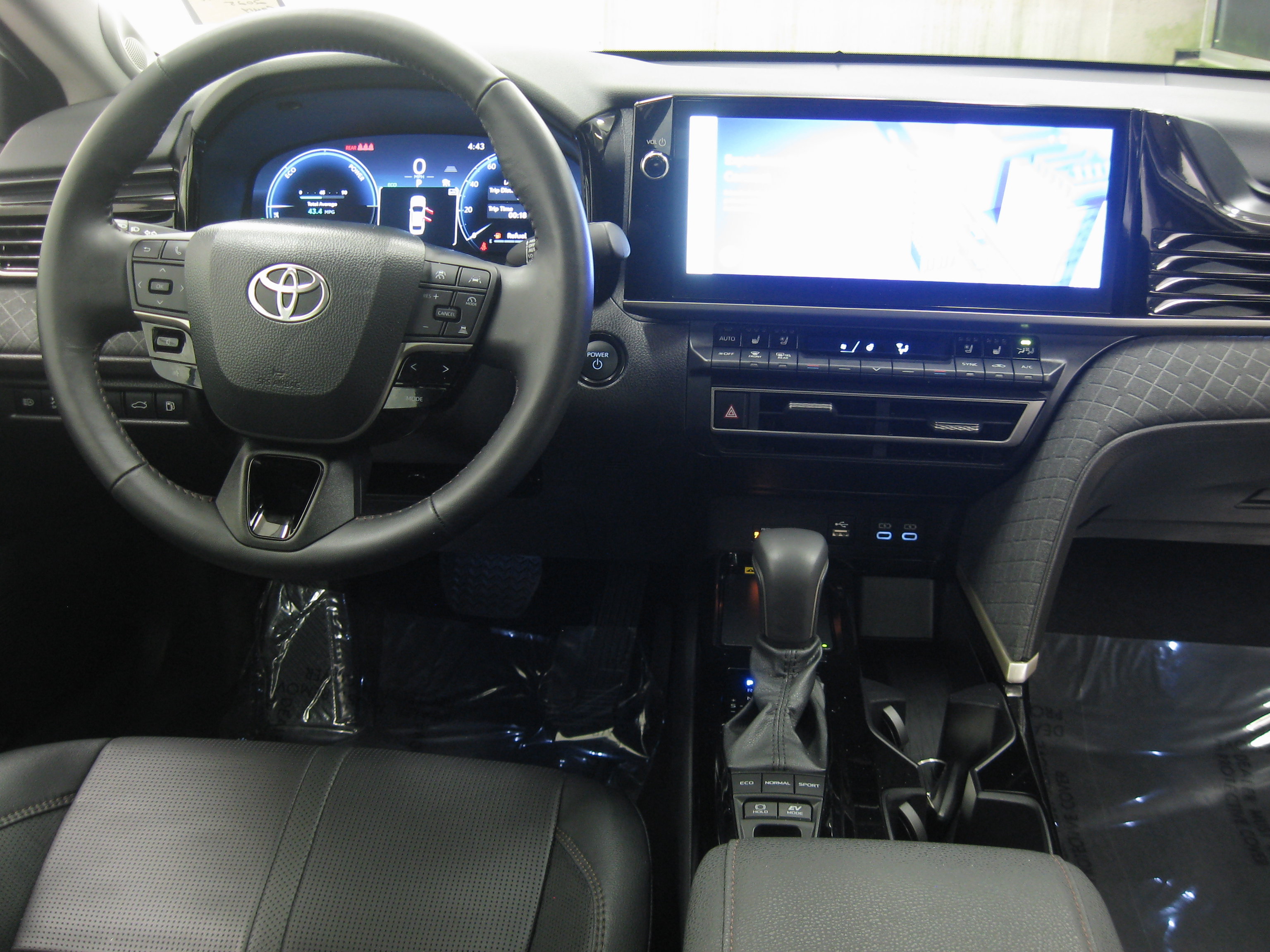 Used 2025 Toyota Camry XLE image 2