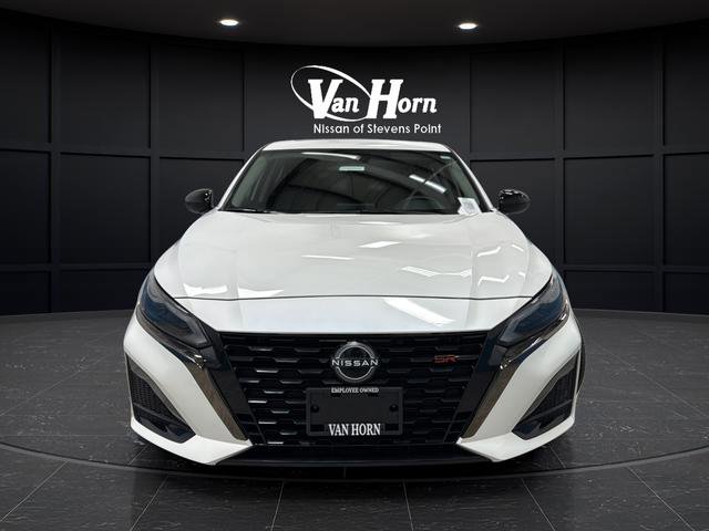 Used 2023 Nissan Altima 2.0 SR AWD/4WD image 2