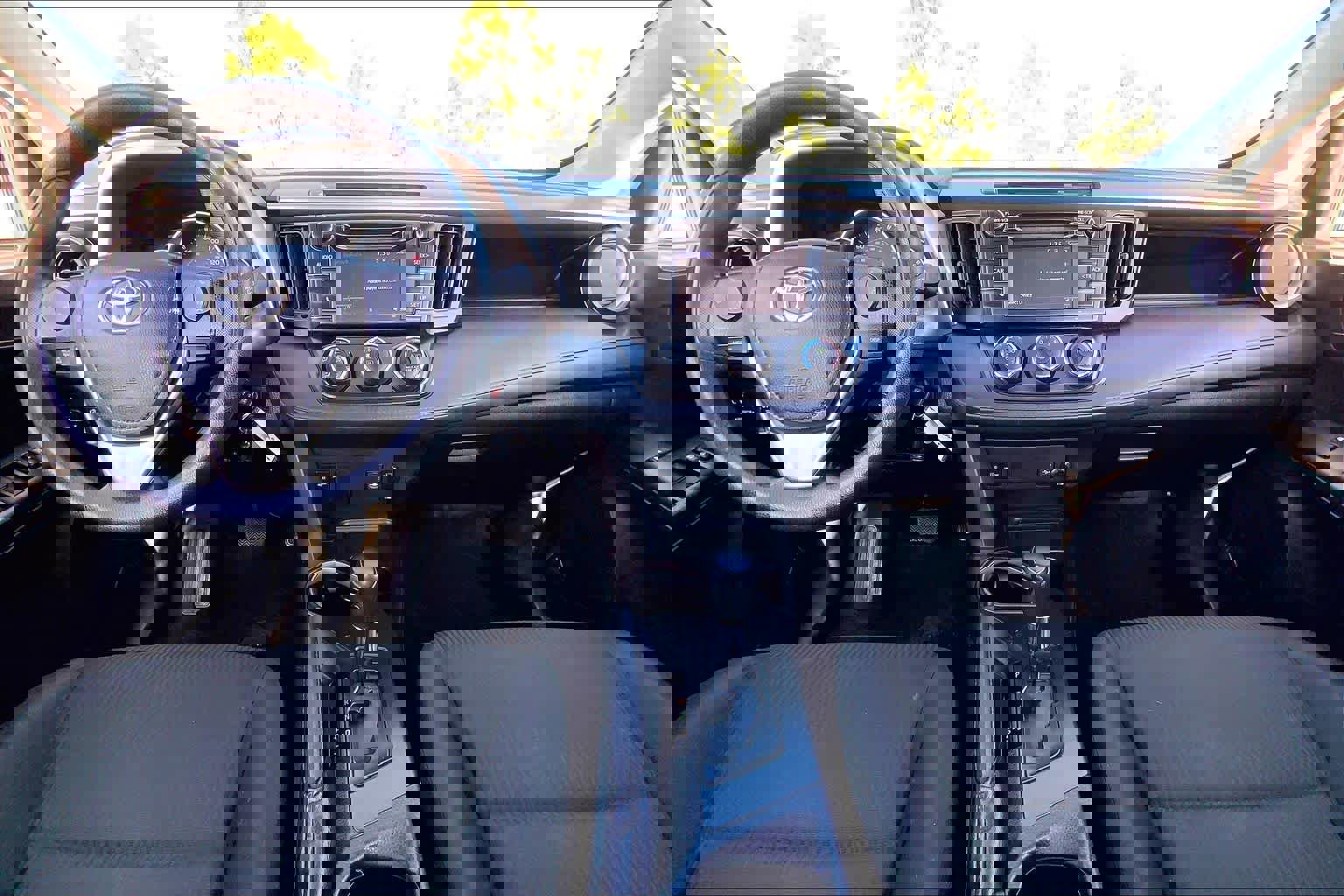 Used 2016 Toyota RAV4 LE image 15