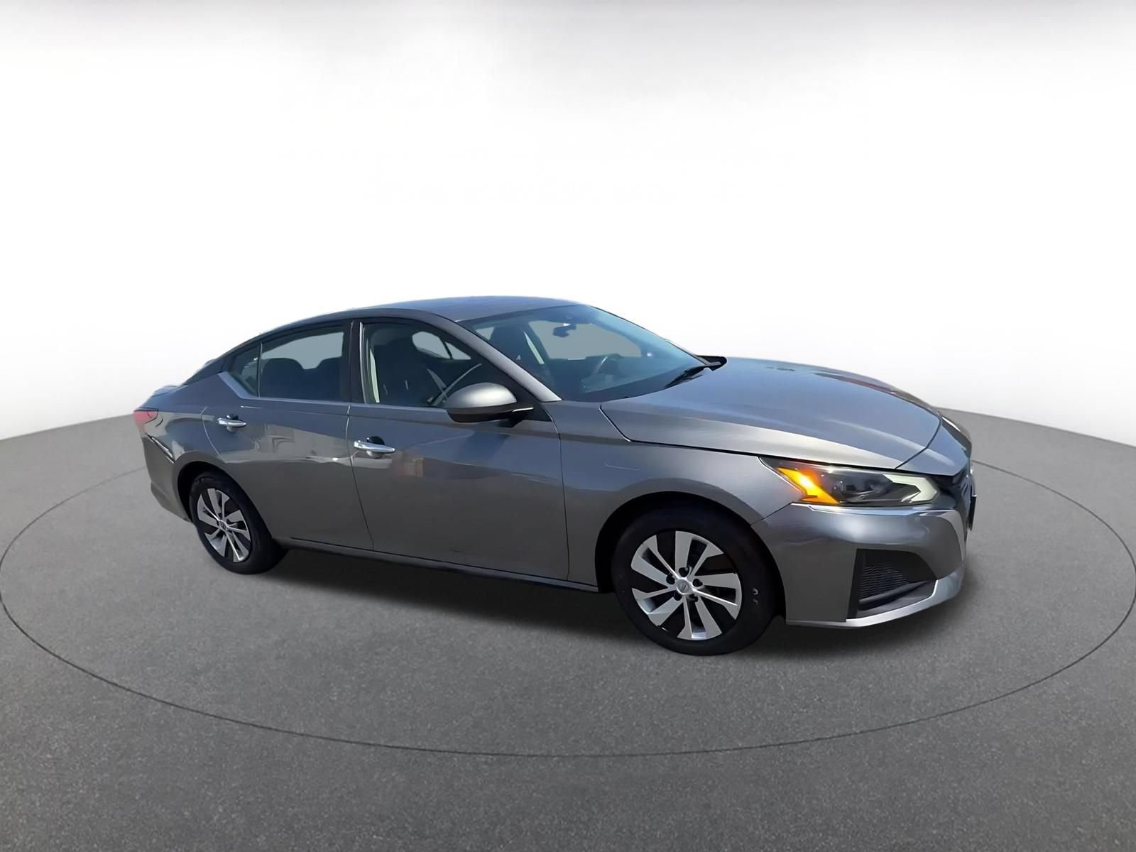 Used 2023 Nissan Altima 2.5 S FWD image 2