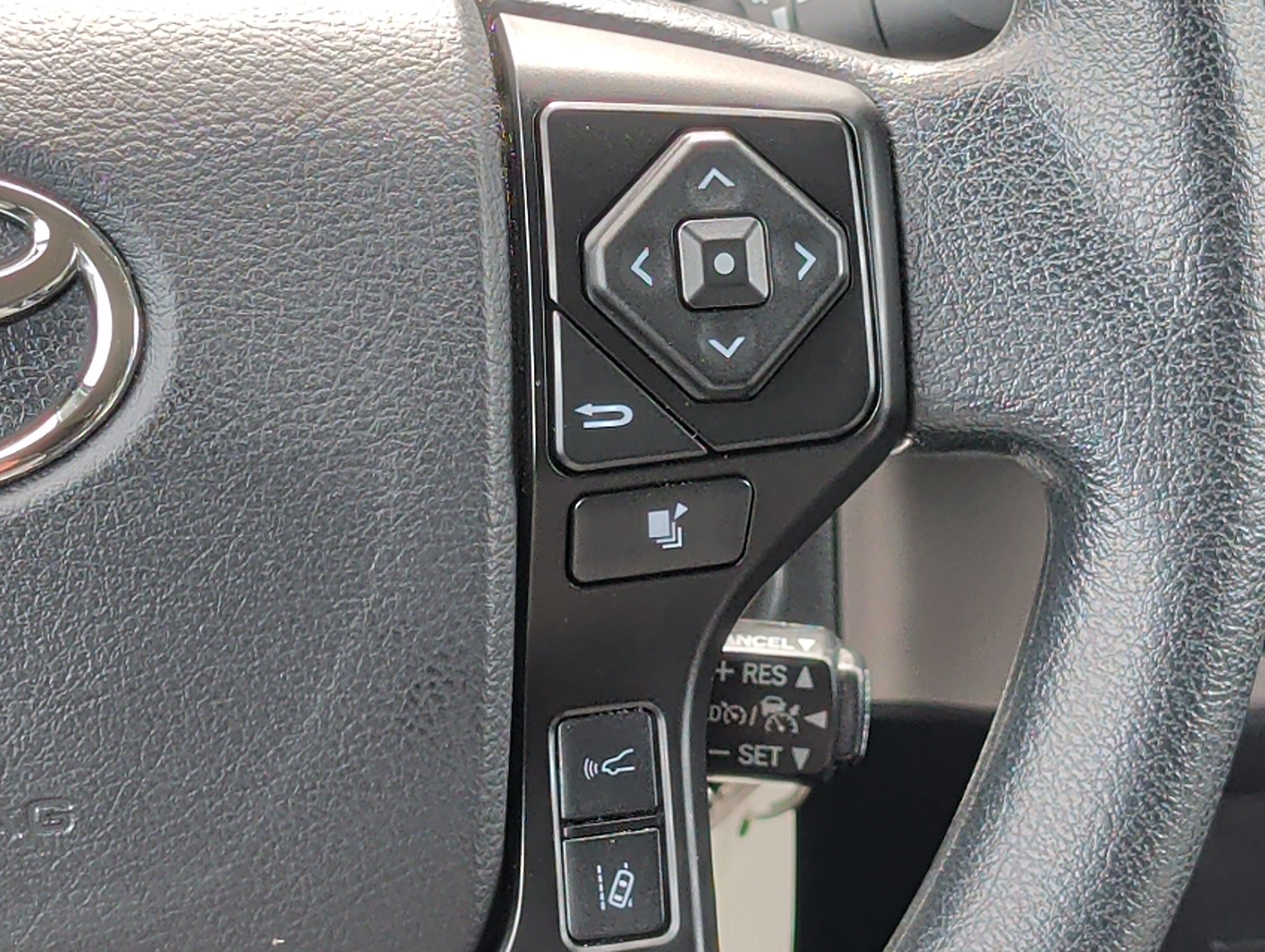 Used 2023 Toyota Tacoma SR AWD/4WD image 29