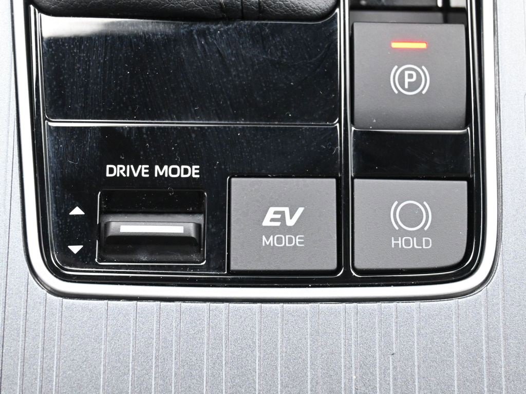 Used 2025 Toyota Sienna LE image 26