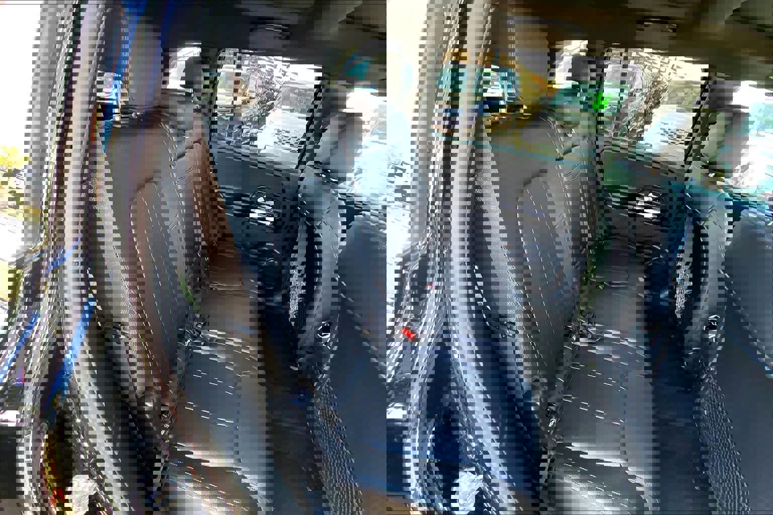 Used 2022 Mercedes-Benz GLB 250 w/ Premium Package Lite image 18