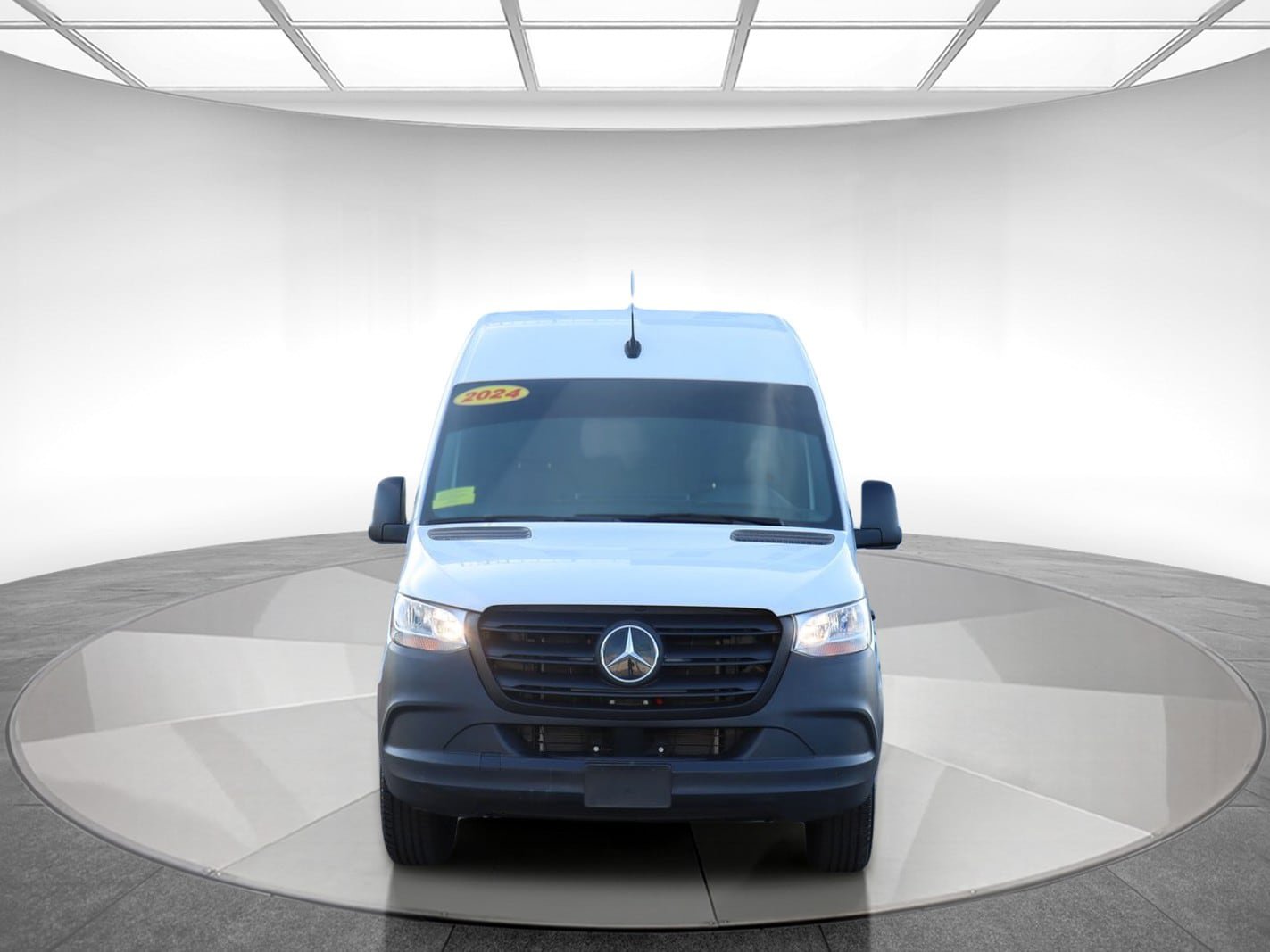 Used 2024 Mercedes-Benz eSprinter 170 Cargo image 2