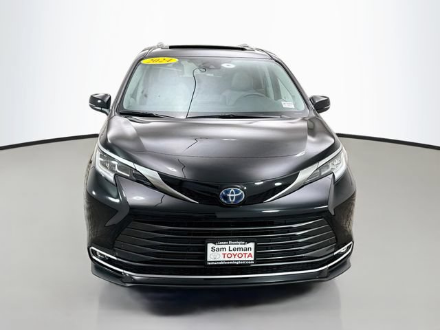 Used 2024 Toyota Sienna Limited AWD/4WD image 2