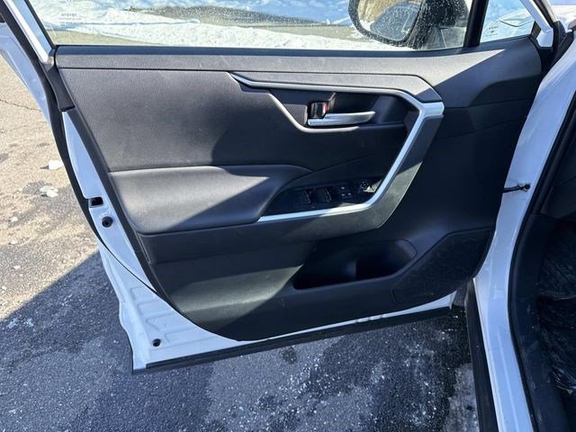 Used 2025 Toyota RAV4 XLE image 13