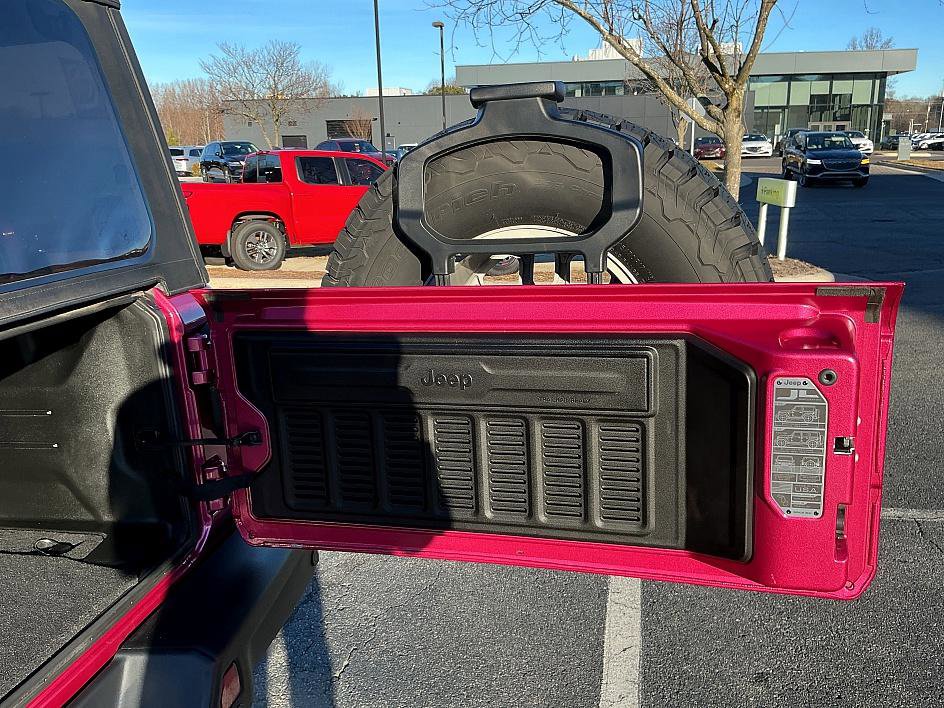 Used 2022 Jeep Wrangler Unlimited Rubicon w/ Xtreme Recon 35" Tire Package image 26