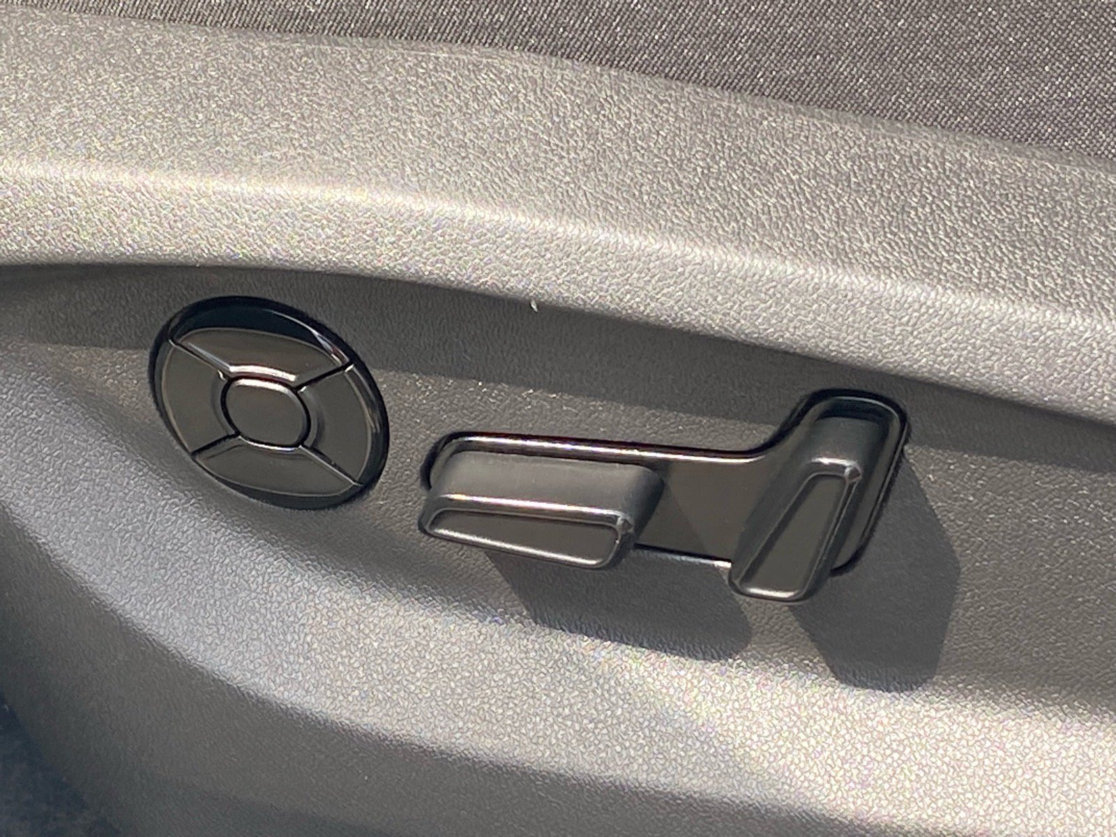 Certified 2026 Volkswagen Tiguan SE AWD/4WD image 11