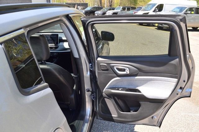 Used 2022 Jeep Compass Latitude w/ Sun and Sound Group AWD/4WD image 33