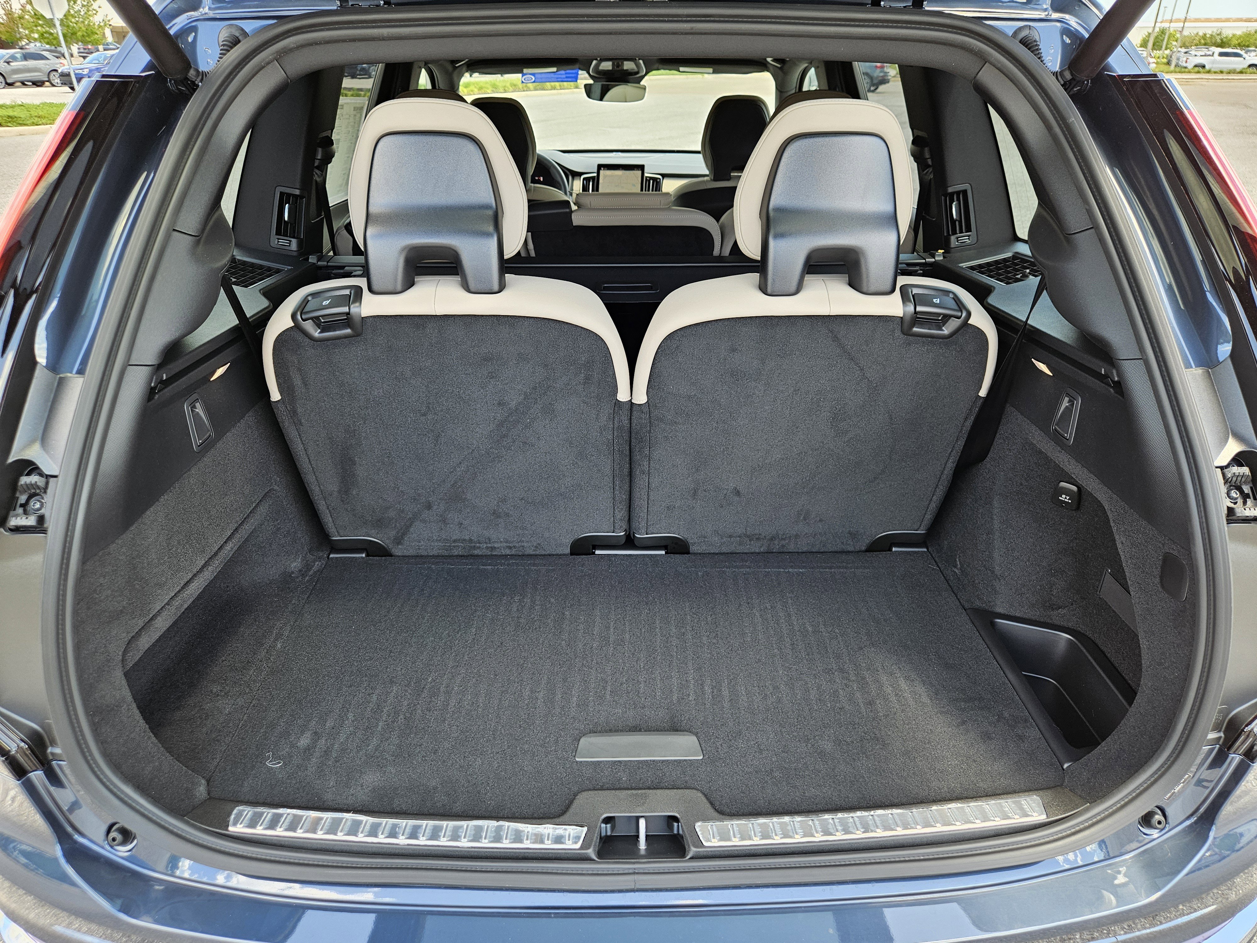 New 2026 Volvo XC90 B5 Plus image 12