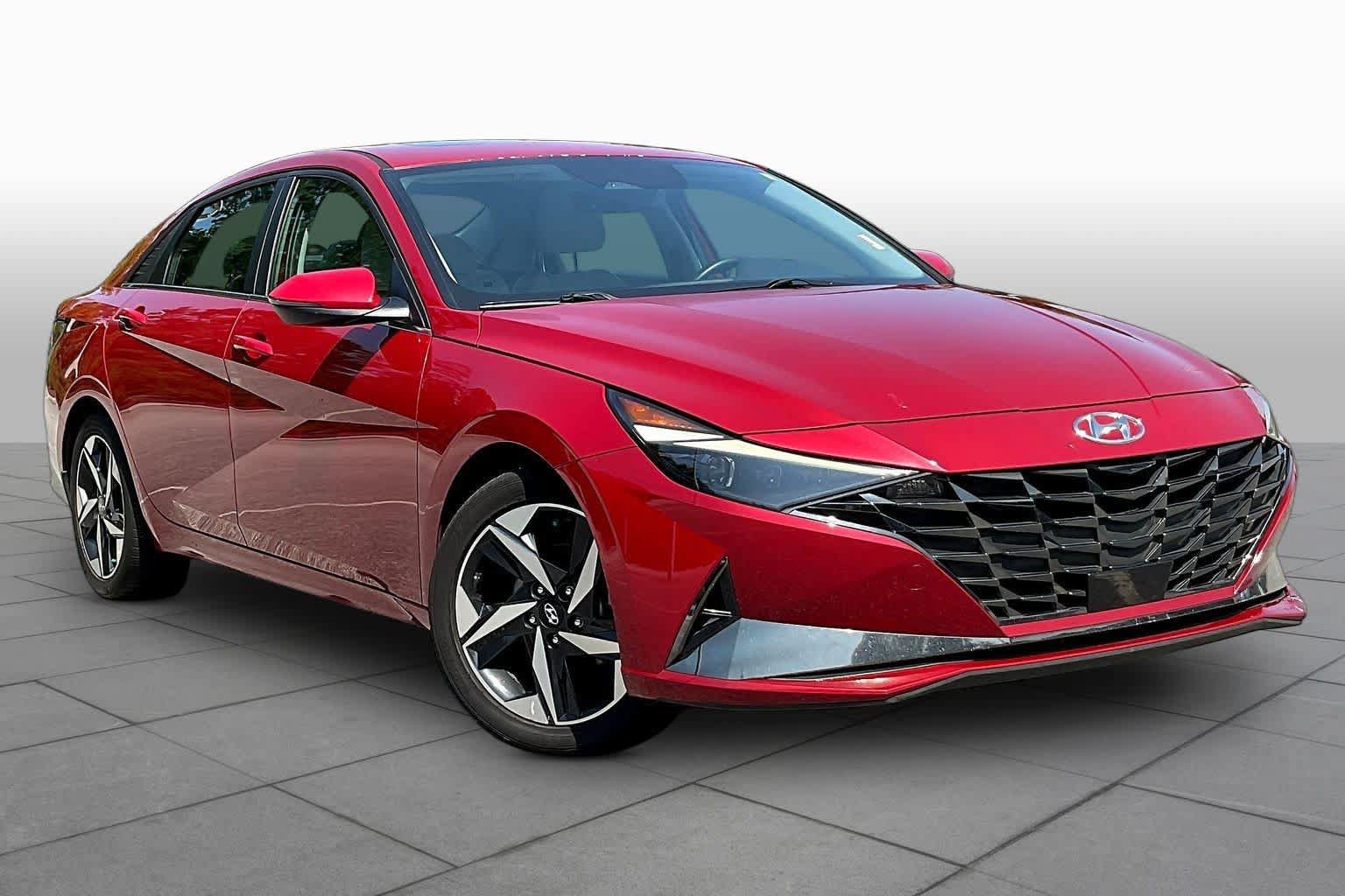 Used 2022 Hyundai Elantra Limited FWD image 3
