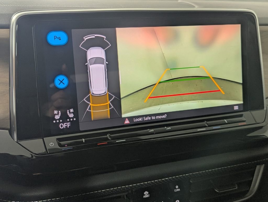 Used 2025 Volkswagen Atlas SE image 22