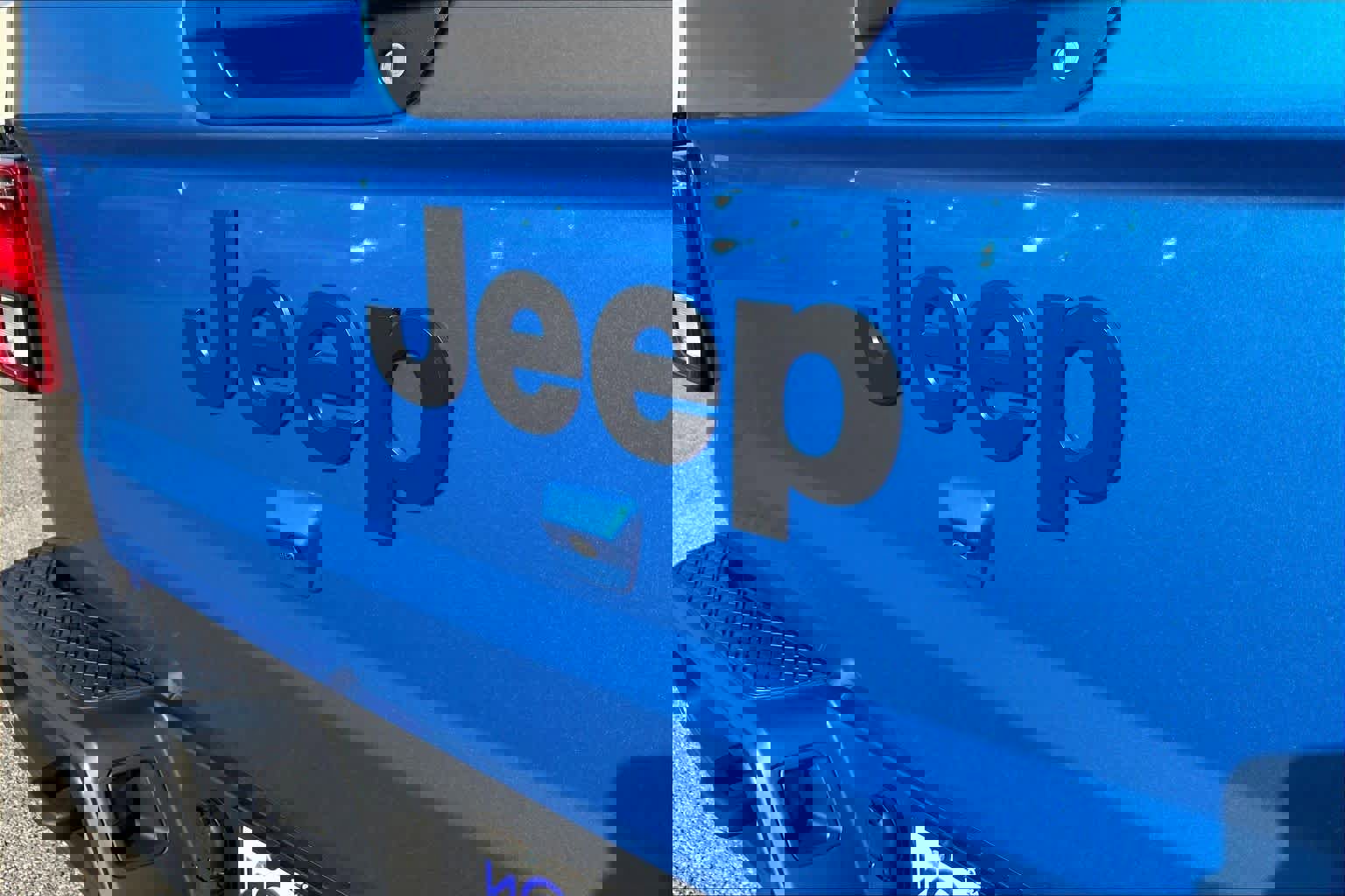 Used 2025 Jeep Gladiator Sport image 30