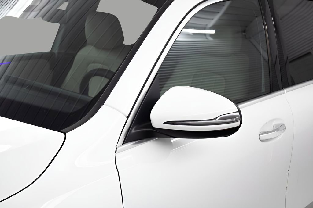 Used 2025 Mercedes-Benz GLB 250 GLB 250 image 10