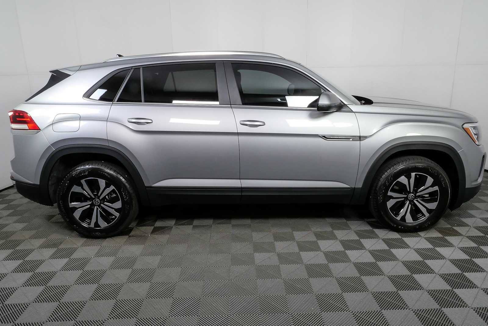 New 2026 Volkswagen Atlas Cross Sport SE FWD image 4