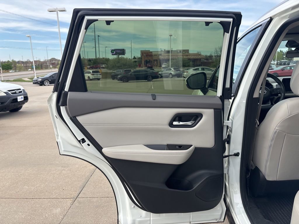 Used 2023 Nissan Rogue SV w/ SV Premium B Package AWD/4WD image 37