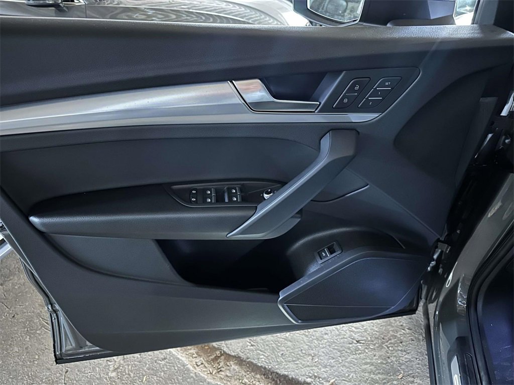 Used 2025 Audi Q5 2.0T Premium w/ Convenience Plus Package image 13