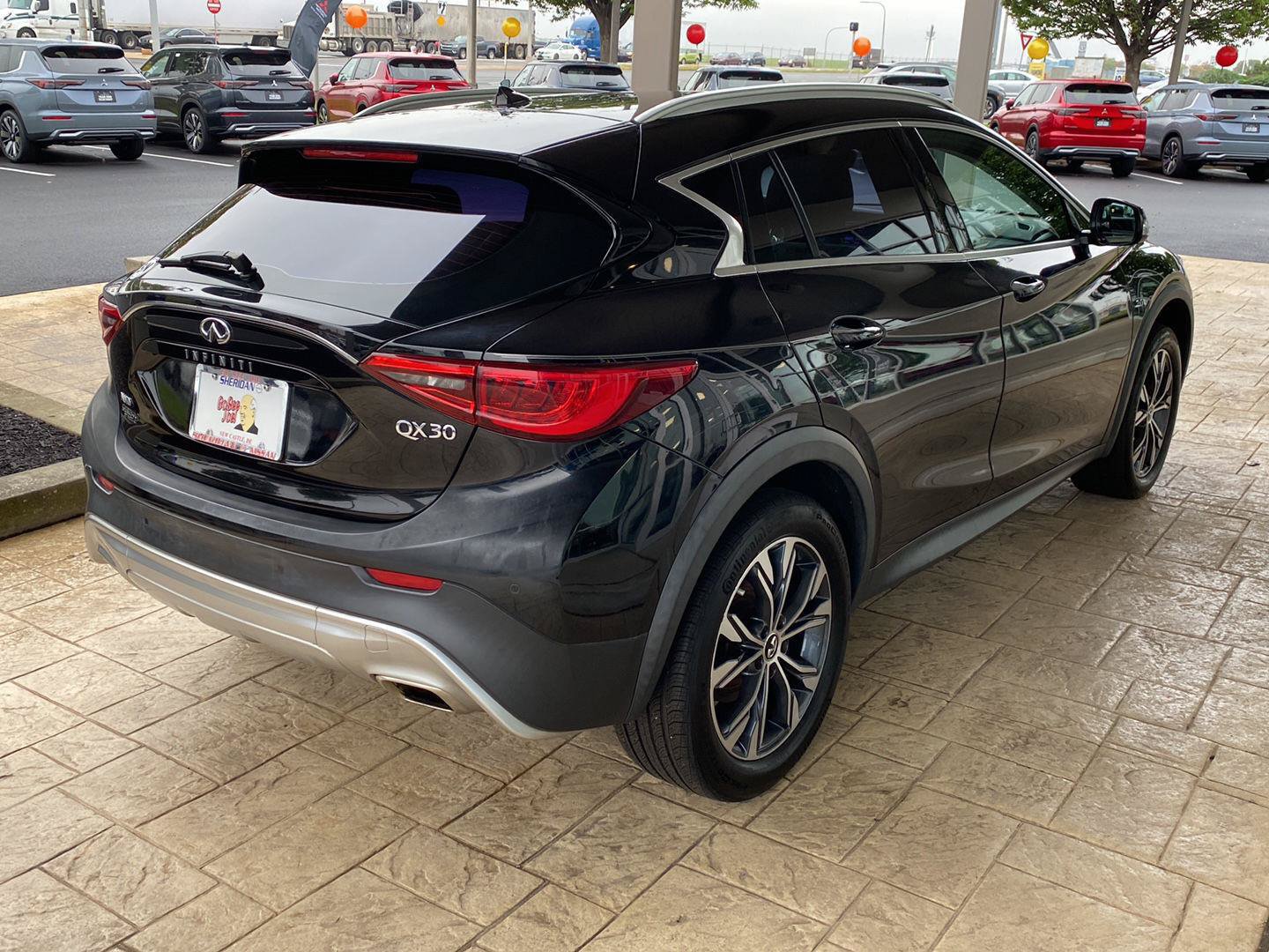 Used 2018 INFINITI QX30 Premium w/ Navigation Package AWD/4WD image 8
