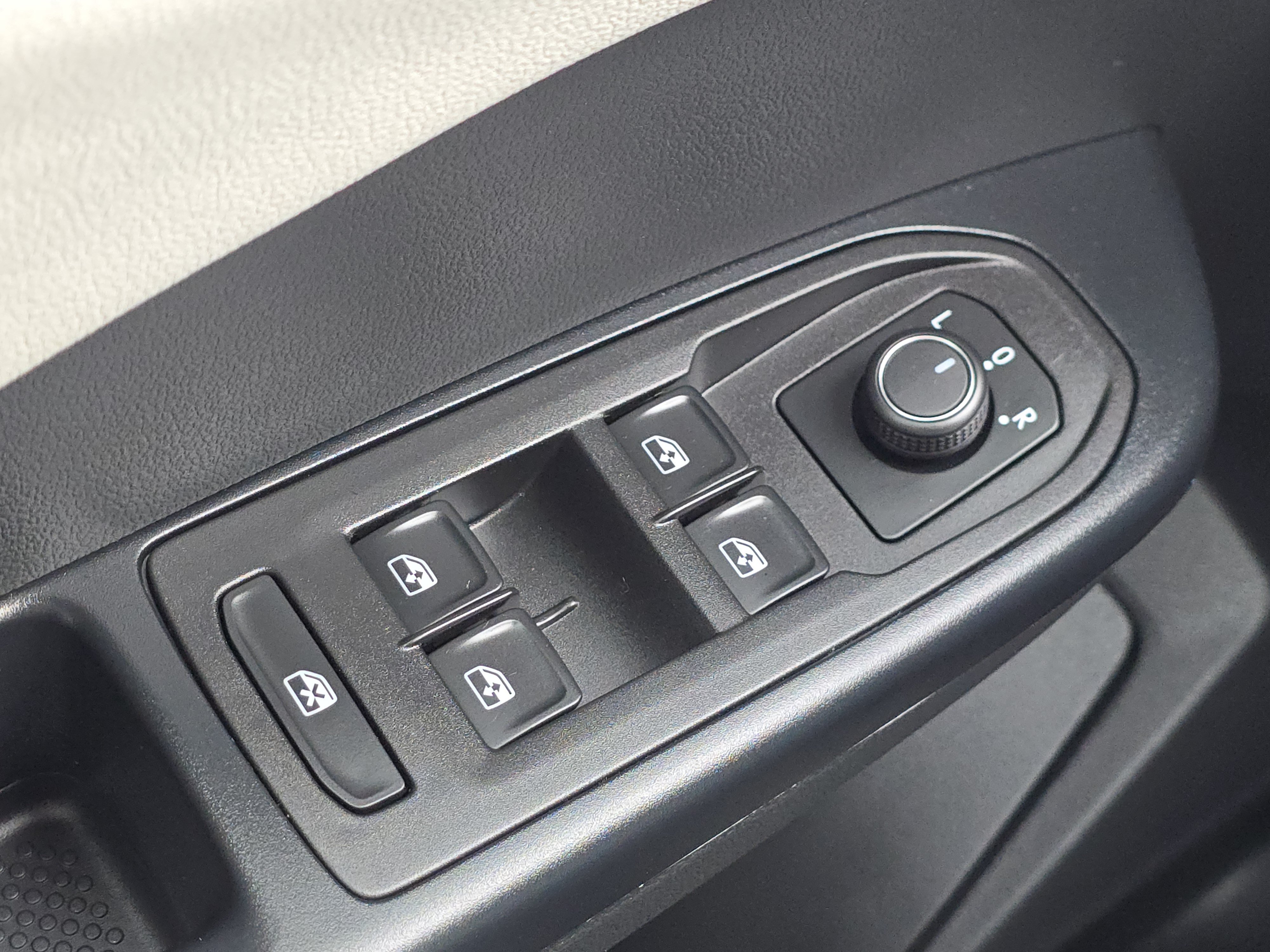 New 2026 Volkswagen Taos S FWD image 25