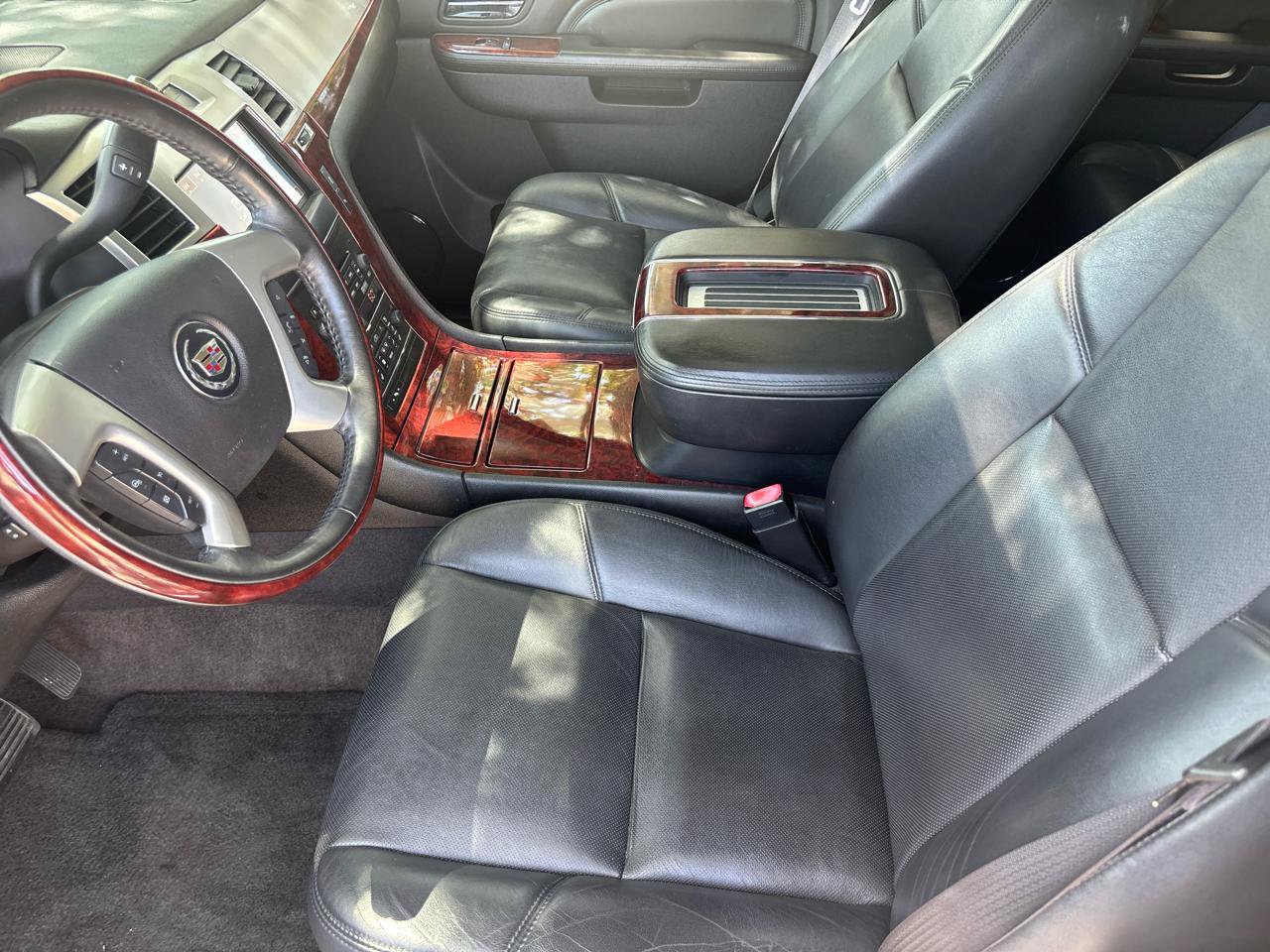 Used 2014 Cadillac Escalade Luxury AWD/4WD image 13