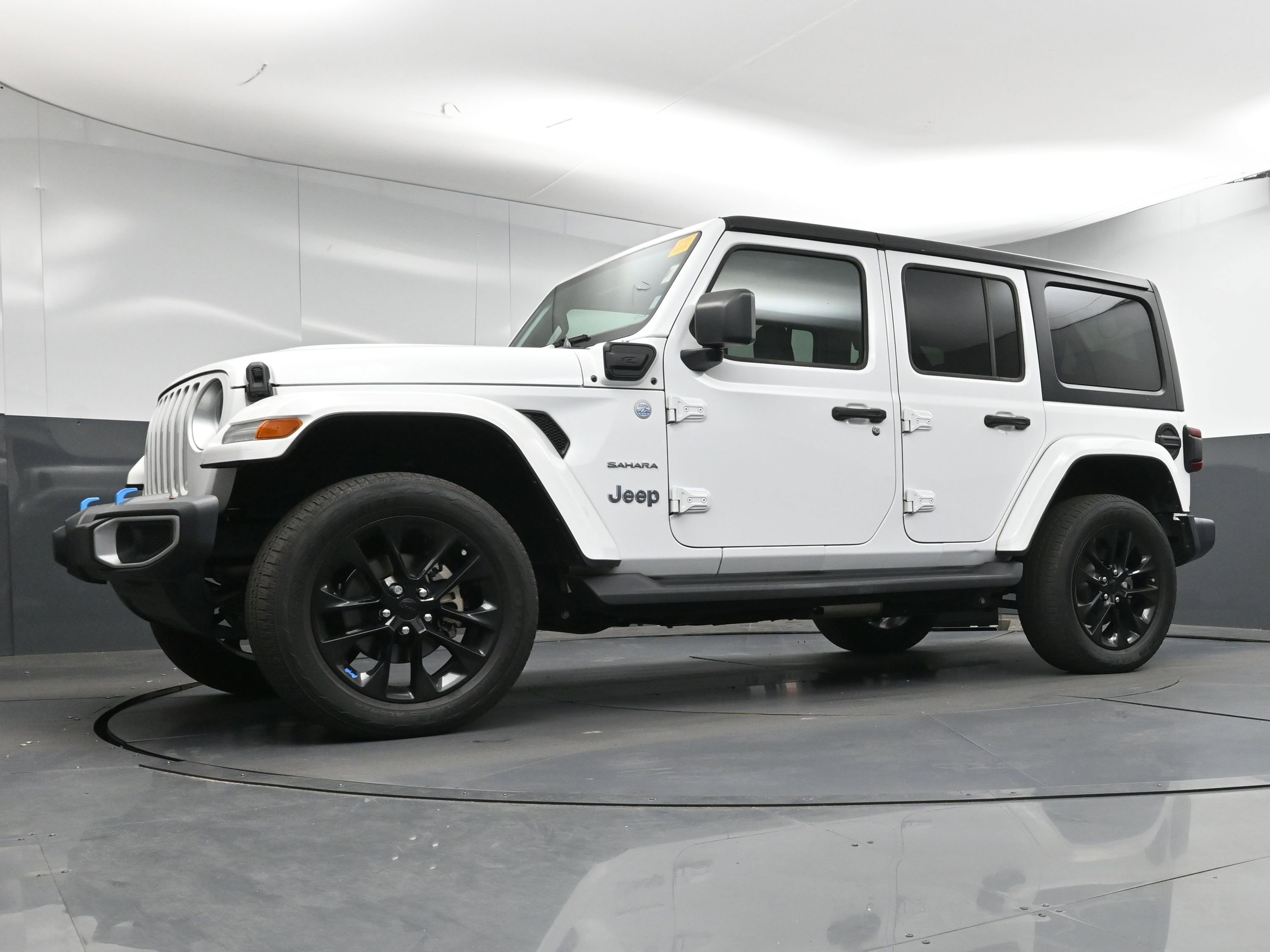 Used 2022 Jeep Wrangler Unlimited Sahara w/ Cold Weather Group image 22