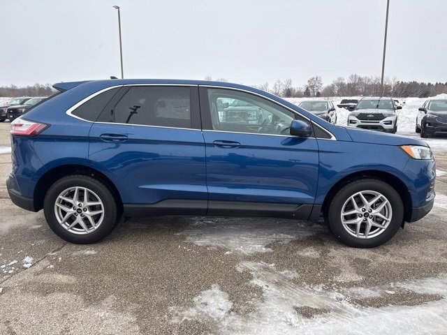 Used 2024 Ford Edge SEL w/ Convenience Package image 4