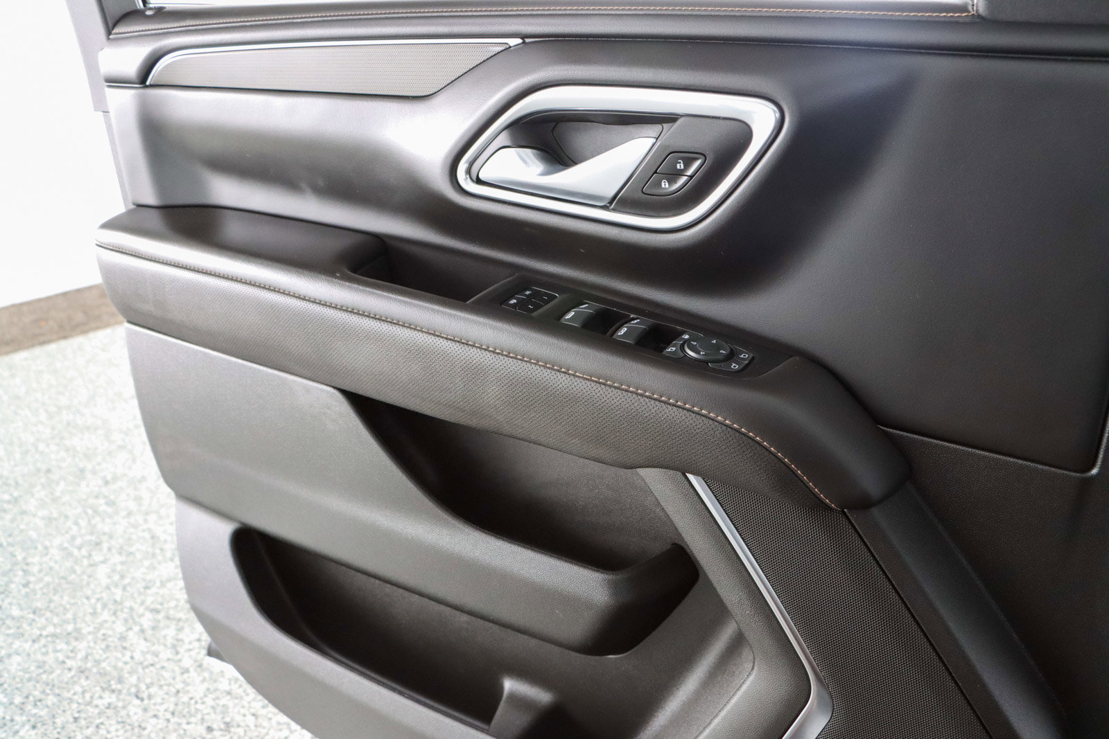Used 2022 GMC Yukon AT4 AWD/4WD image 25